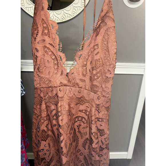 TOBI Lace Dress - Picture 2 of 5